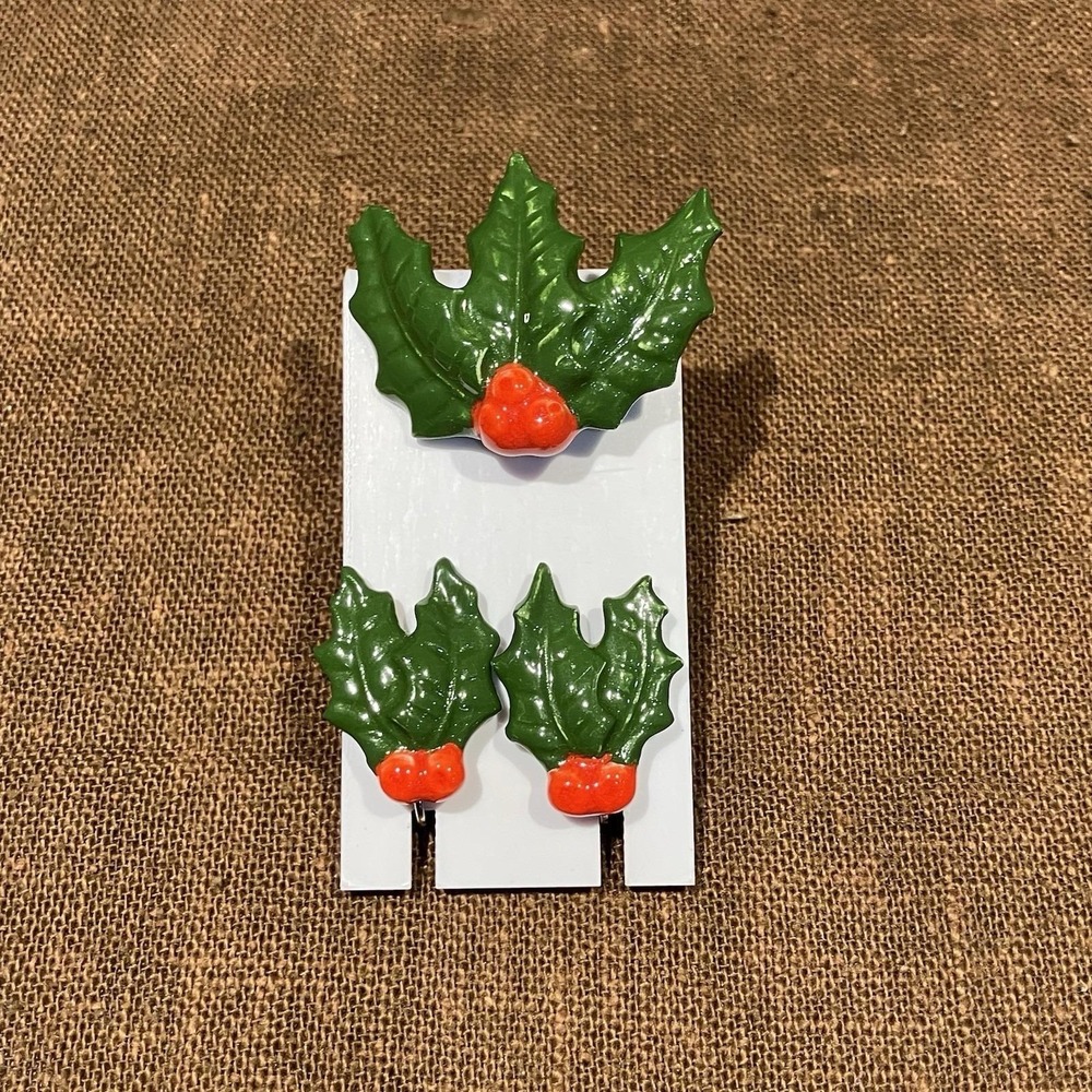 Holland Mold Holly Brooch‎ / Pin & Matching Screw On Earrings Vintage Ceramic